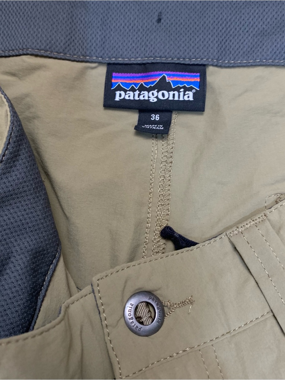 Patagonia Men's tan nylon outdoor hiking lightweight zip pocket shorts - Picture 3 of 6